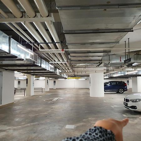 Highpark Suites At Petaling Jaya, Kelana Jaya By Plush Exterior foto